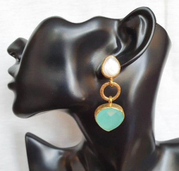 Ohrring aus Messing vergoldet, Aquachalcedon/Barockperle