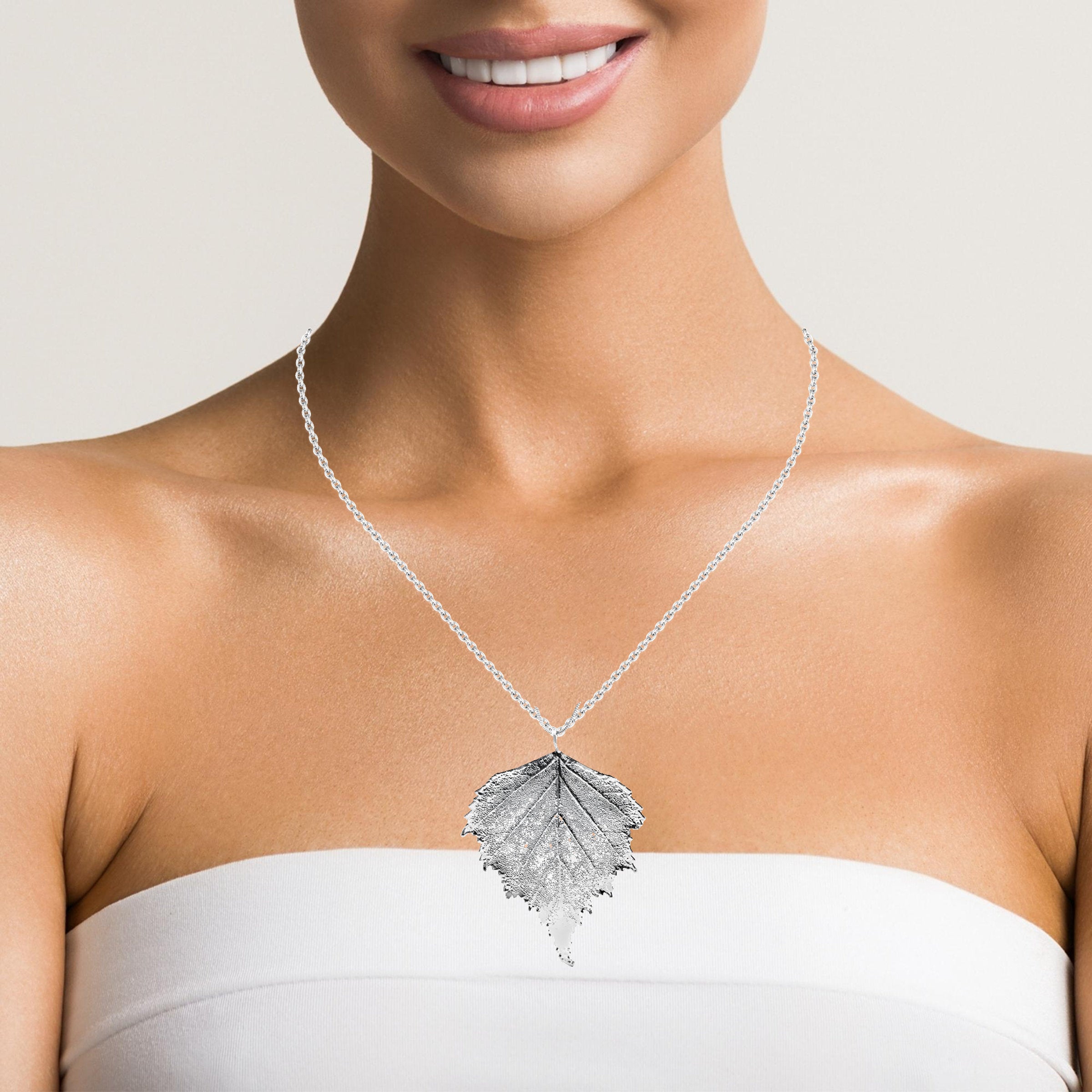 Birkenblatt Anhänger, Echtblatt mit Kette, rhodiniert