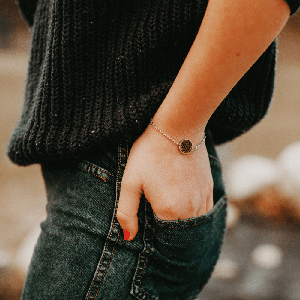 Blume des Lebens Armband Skyla aus Edelstahl und Nussholz