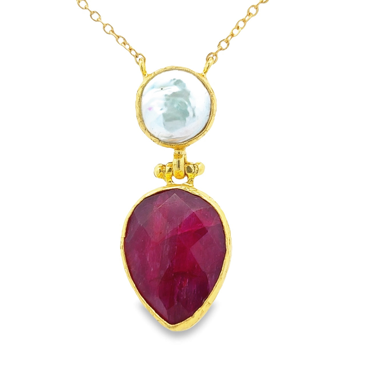Kette aus Messing vergoldet, Rubin und Barockperle