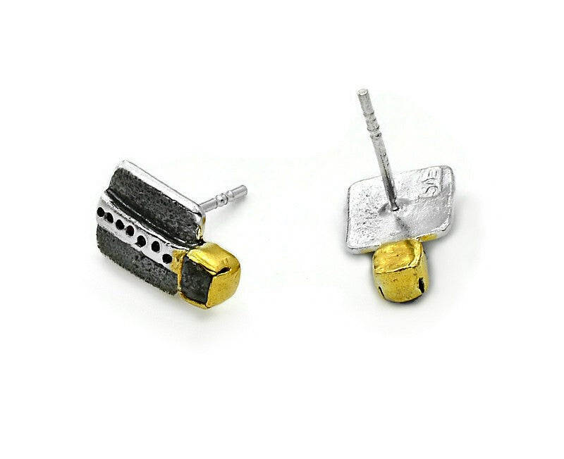 Ohrstecker Silber geschwärzt und Silber vergoldet und einem Rohdiamanten