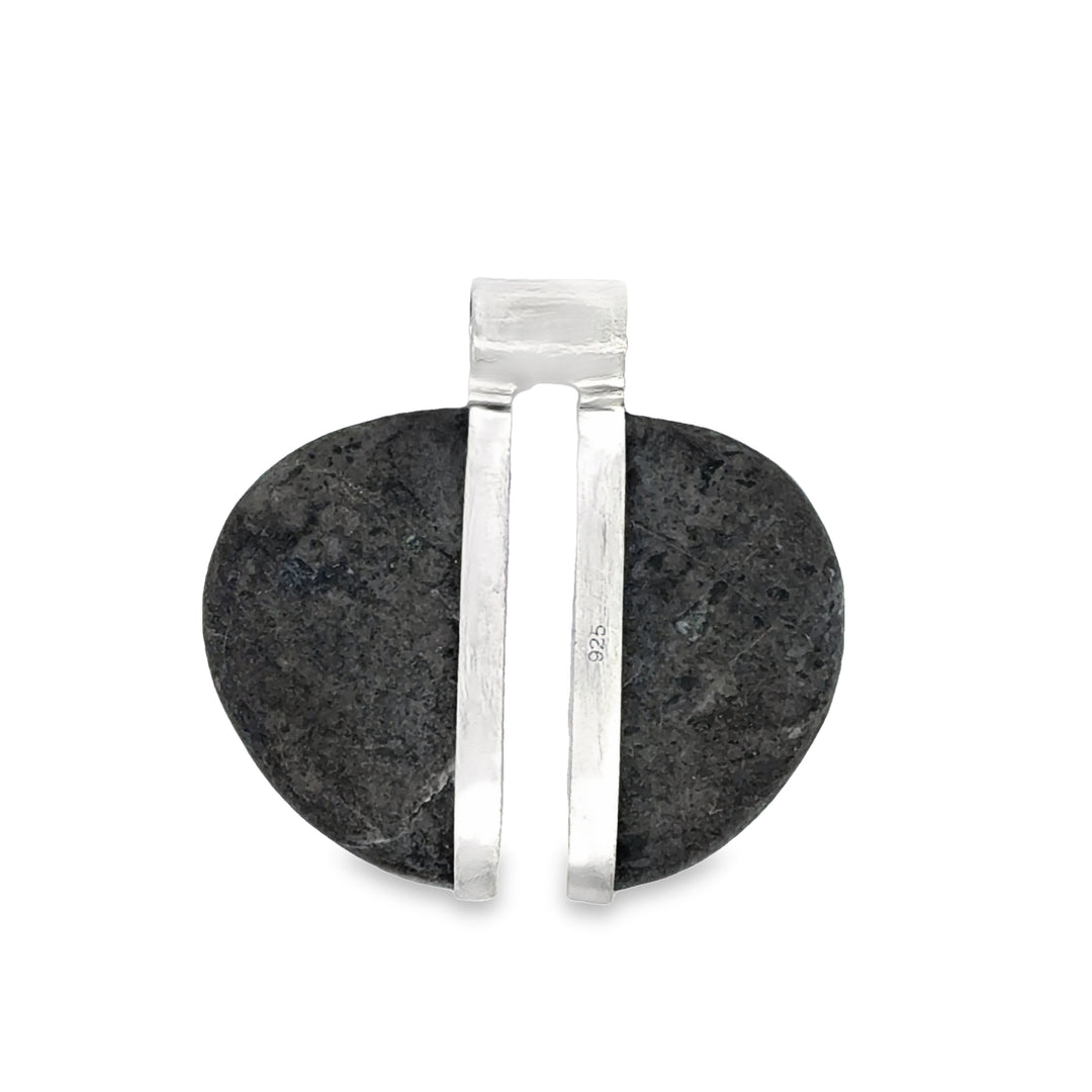 Kiesel und Silber, Anhänger