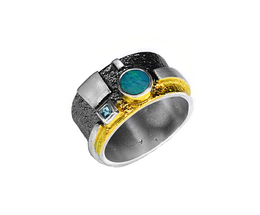 Silber geschwärzter und vergoldeter Ring, mit blauem Topas und Opal, Gr. 58
