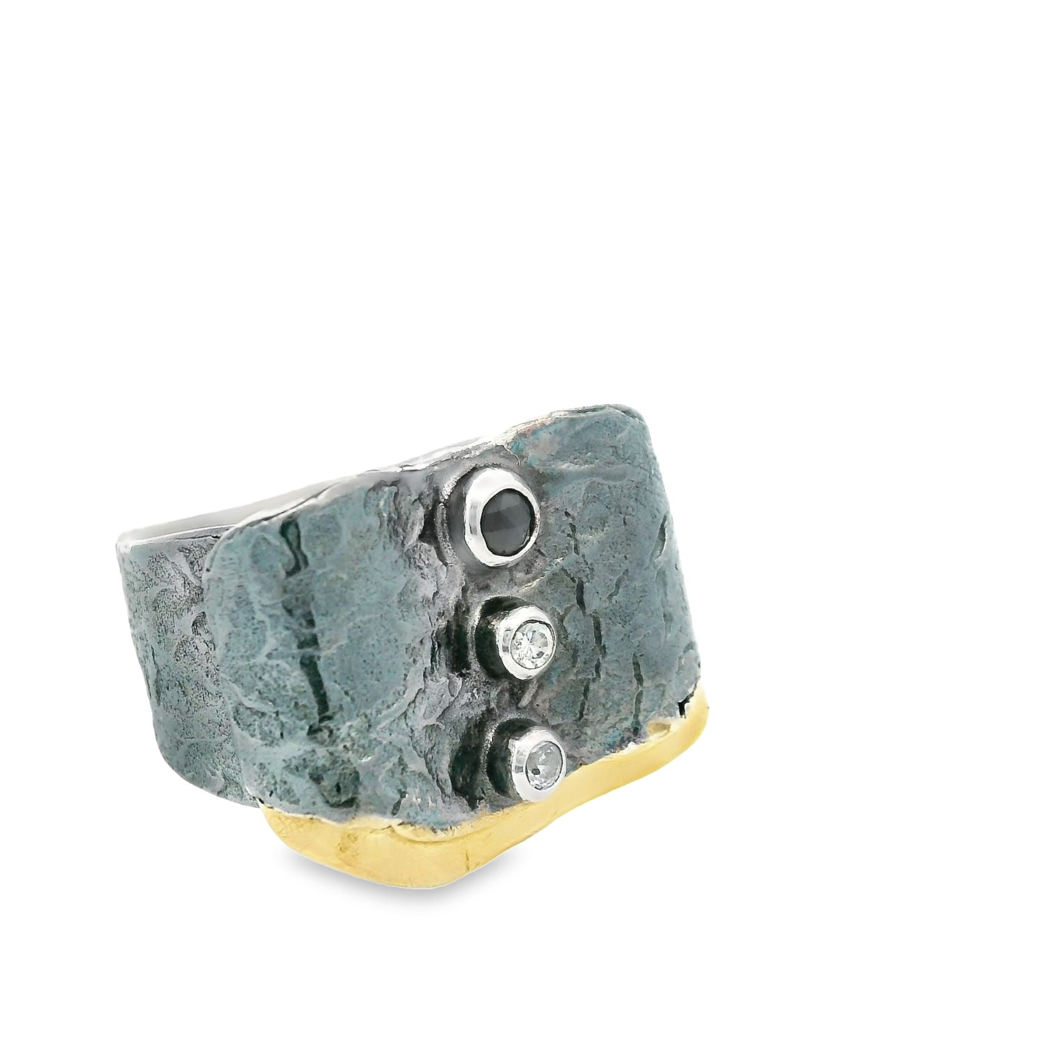 Silber geschwärzter Ring, zwei weisse Saphire, ein schw. Diamant, Gr. 58