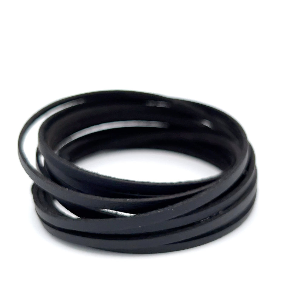Schwarz  kOmMa5 doppelt gewickeltes Armband