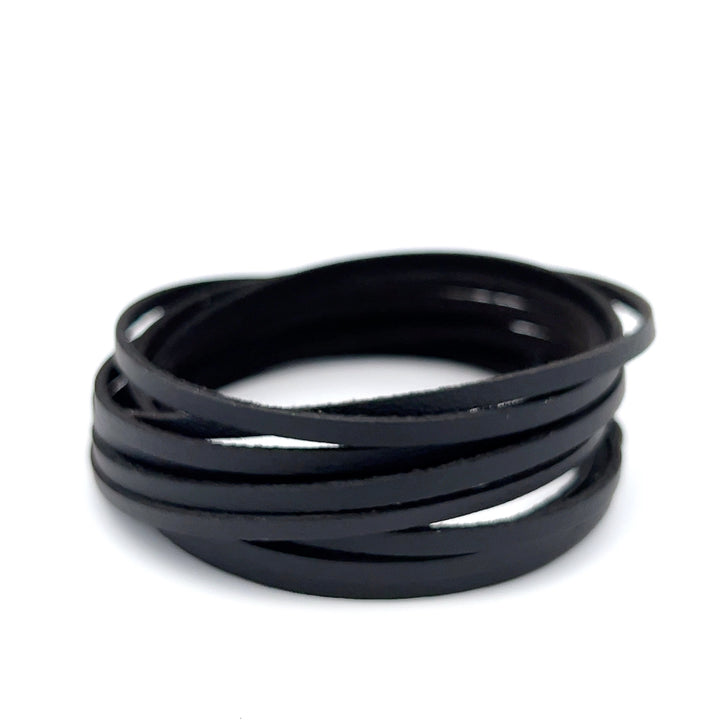 Schwarz  kOmMa5 doppelt gewickeltes Armband