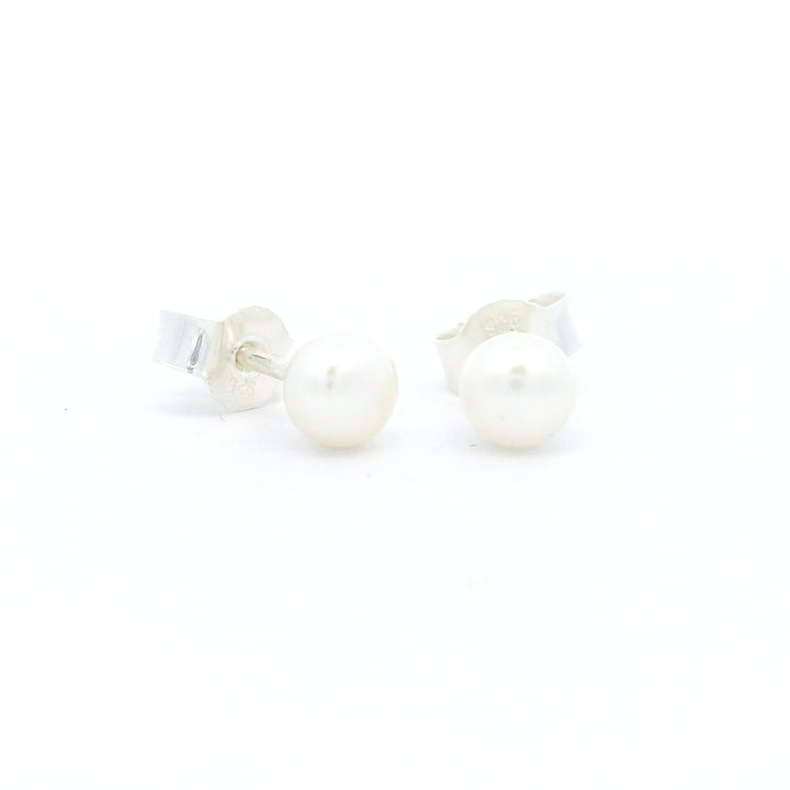Süsswasserperle Button und Silber Stecker, 4 bis 5 mm - AAAA Qualität