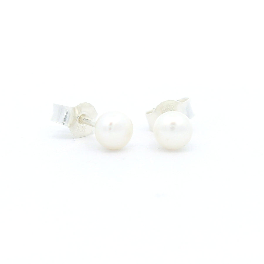Süsswasserperle Button und Silber Stecker, 4 bis 5 mm - AAAA Qualität