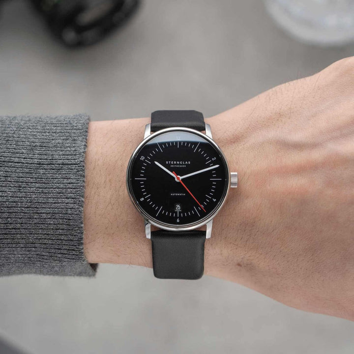 Naos Automatik schwarz rot silber / Premium 20 mm