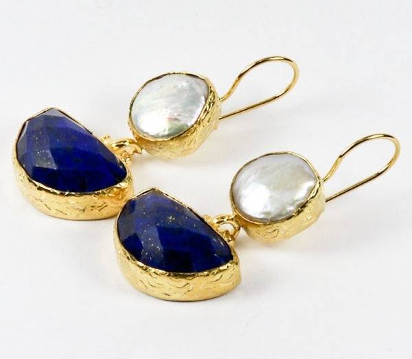 Ohrring aus Messing, vergoldet, Lapislazuli, Barockperle