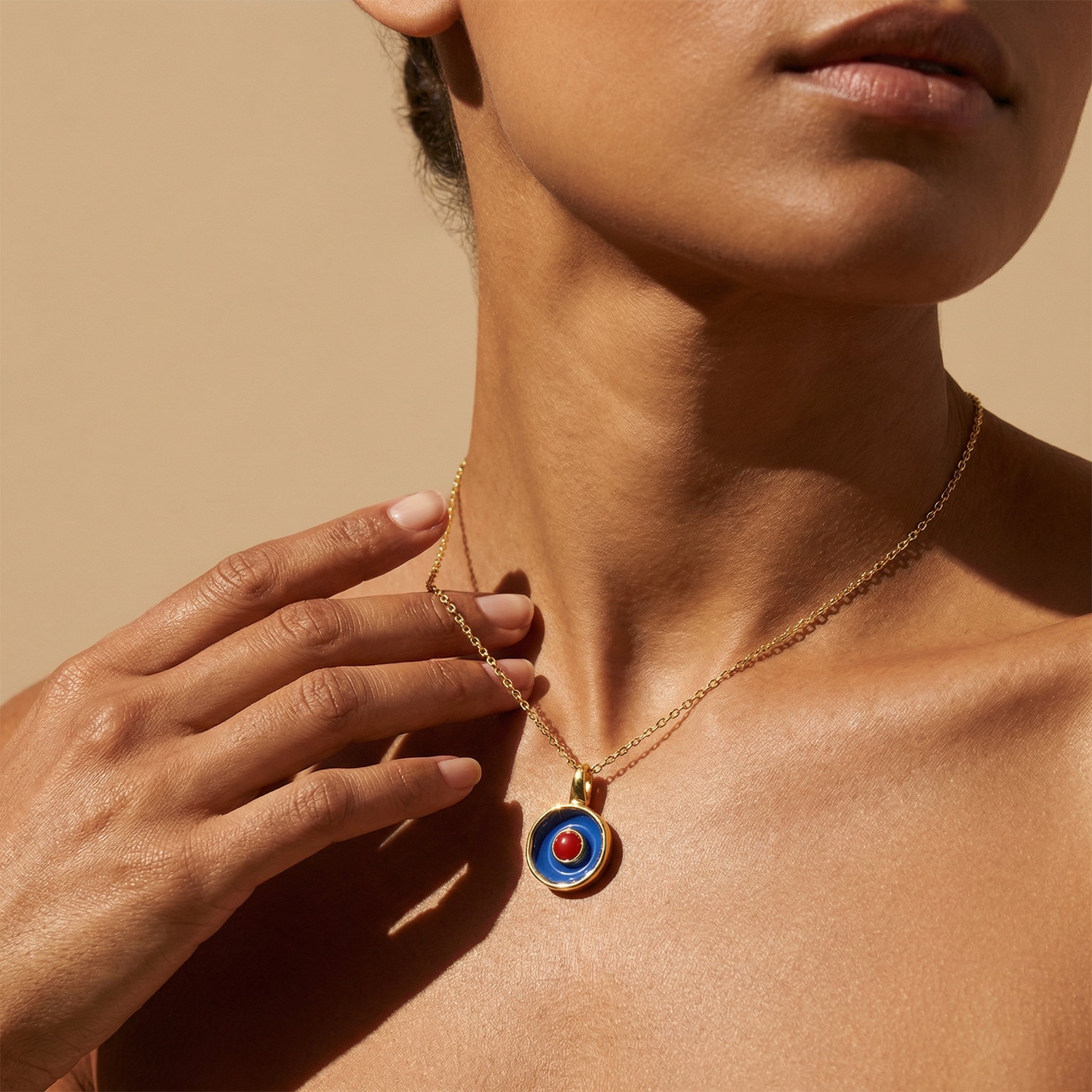 Kette Messing vergoldet Emaille Quartz blau rot