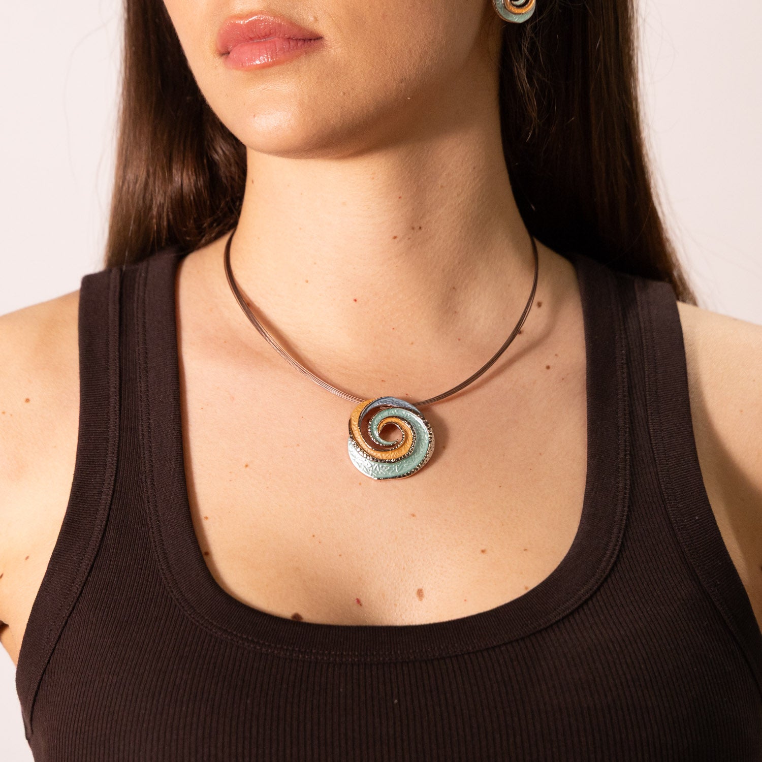 Collana fili acciaio corta zama spirale