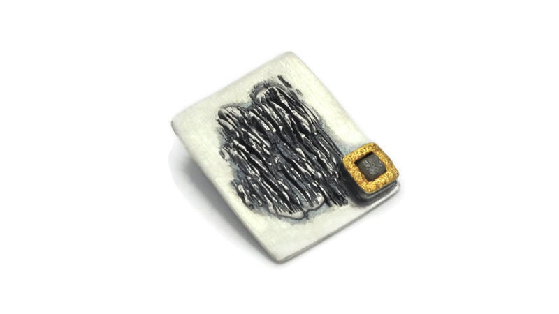Ciondolo in argento e argento annerito con un diamante grezzo