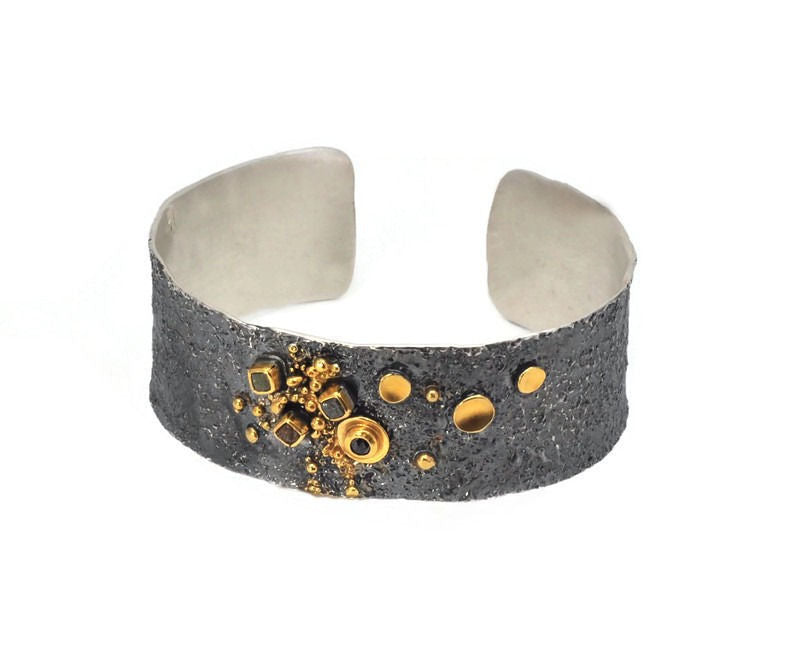 Armreif Silber vergoldet, geschwärzt, schwarzer Diamant, drei Rohdiamanten