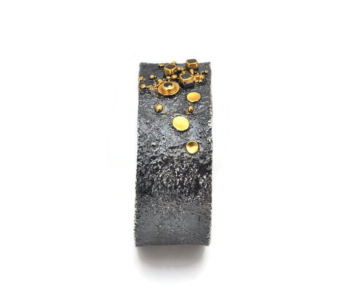 Armreif Silber vergoldet, geschwärzt, schwarzer Diamant, drei Rohdiamanten