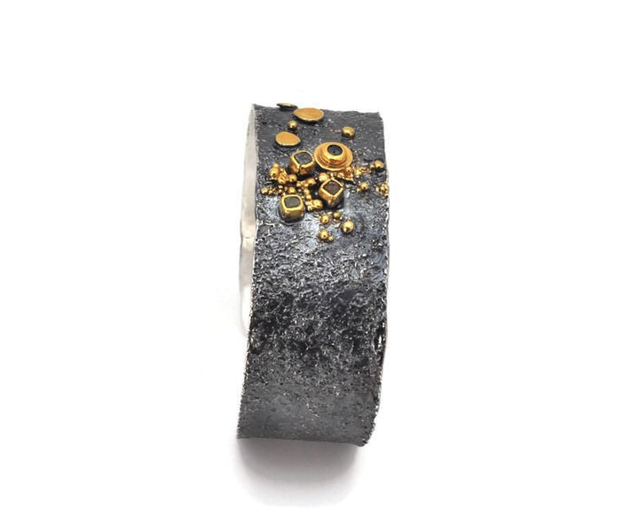 Armreif Silber vergoldet, geschwärzt, schwarzer Diamant, drei Rohdiamanten