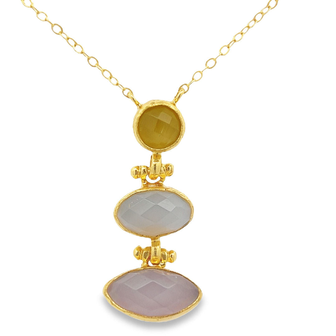 Catena in ottone placcato oro, occhio di gatto giallo, calcedonio e quarzo rosa
