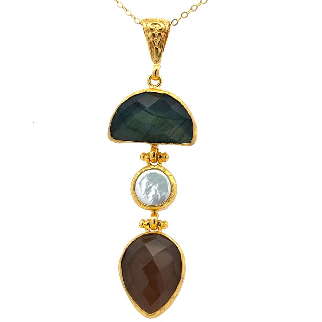 Catena in ottone placcato oro labradorite, cateye rosa polvere e perla barocca