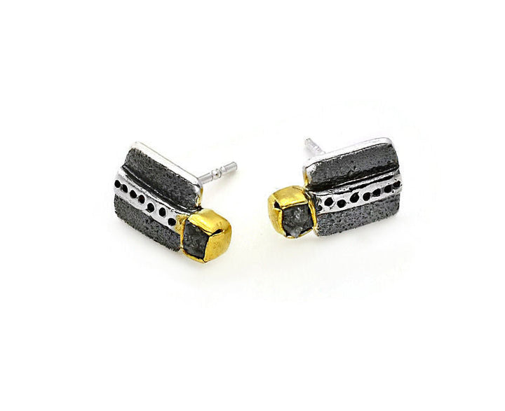 Ohrstecker Silber geschwärzt und Silber vergoldet  und einem Rohdiamanten