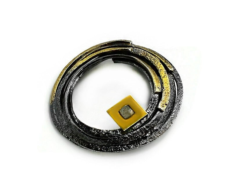Anhänger aus Silber und Silber geschwärzt und vergoldet mit Rohdiamant inkl. Hal