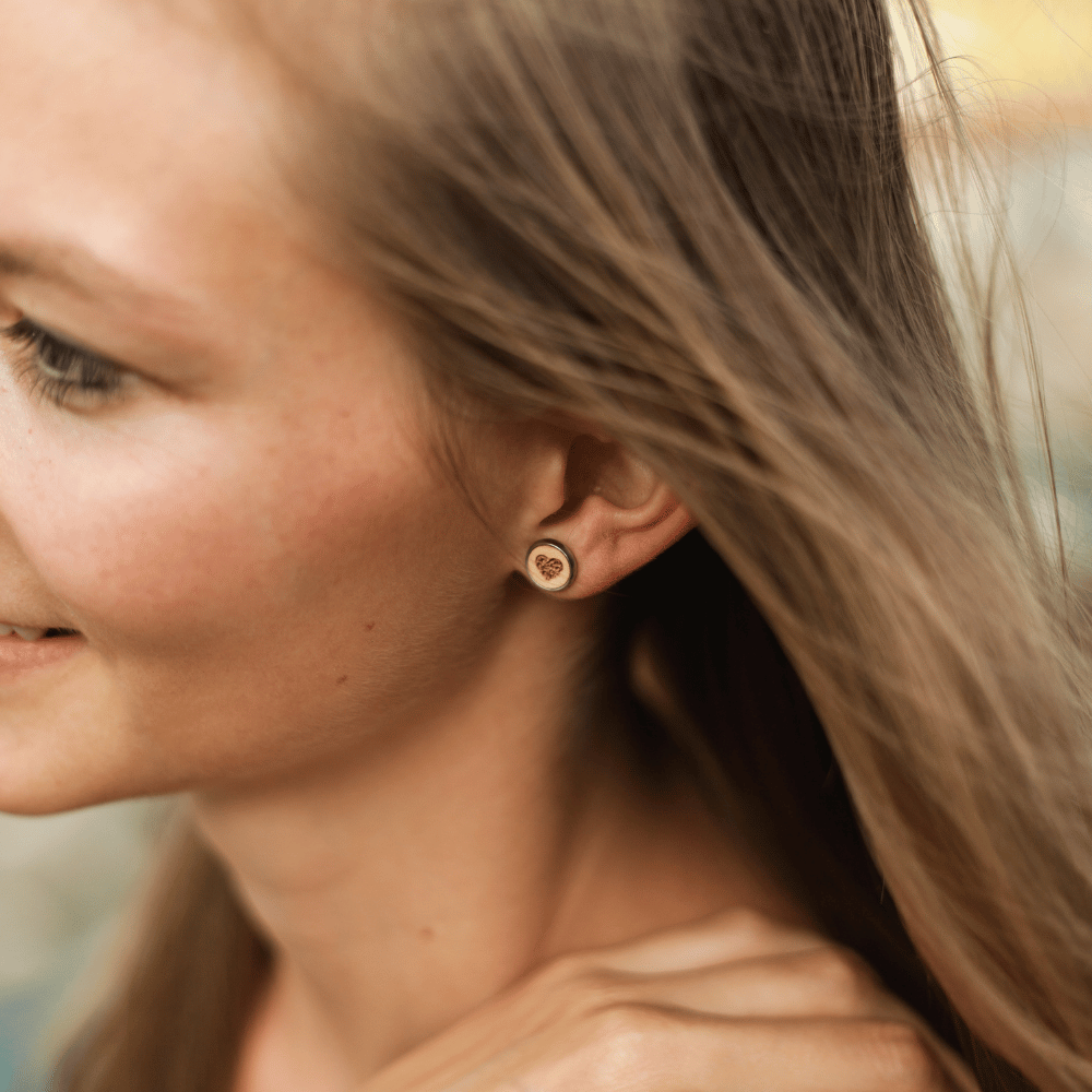 Herz Armband Skyla aus Edelstahl und Nussholz