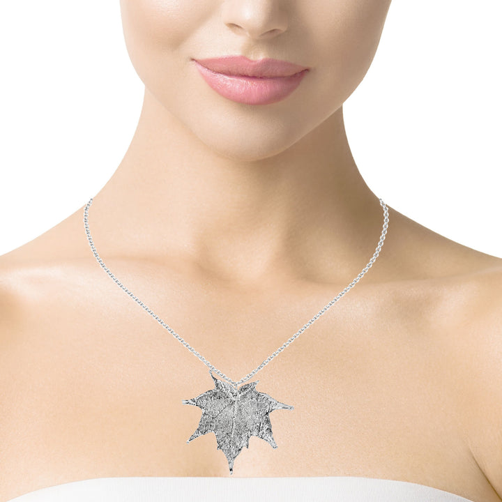 Kanadisches Ahorn Anhänger, Echtblatt, mite Kette rhodiniert