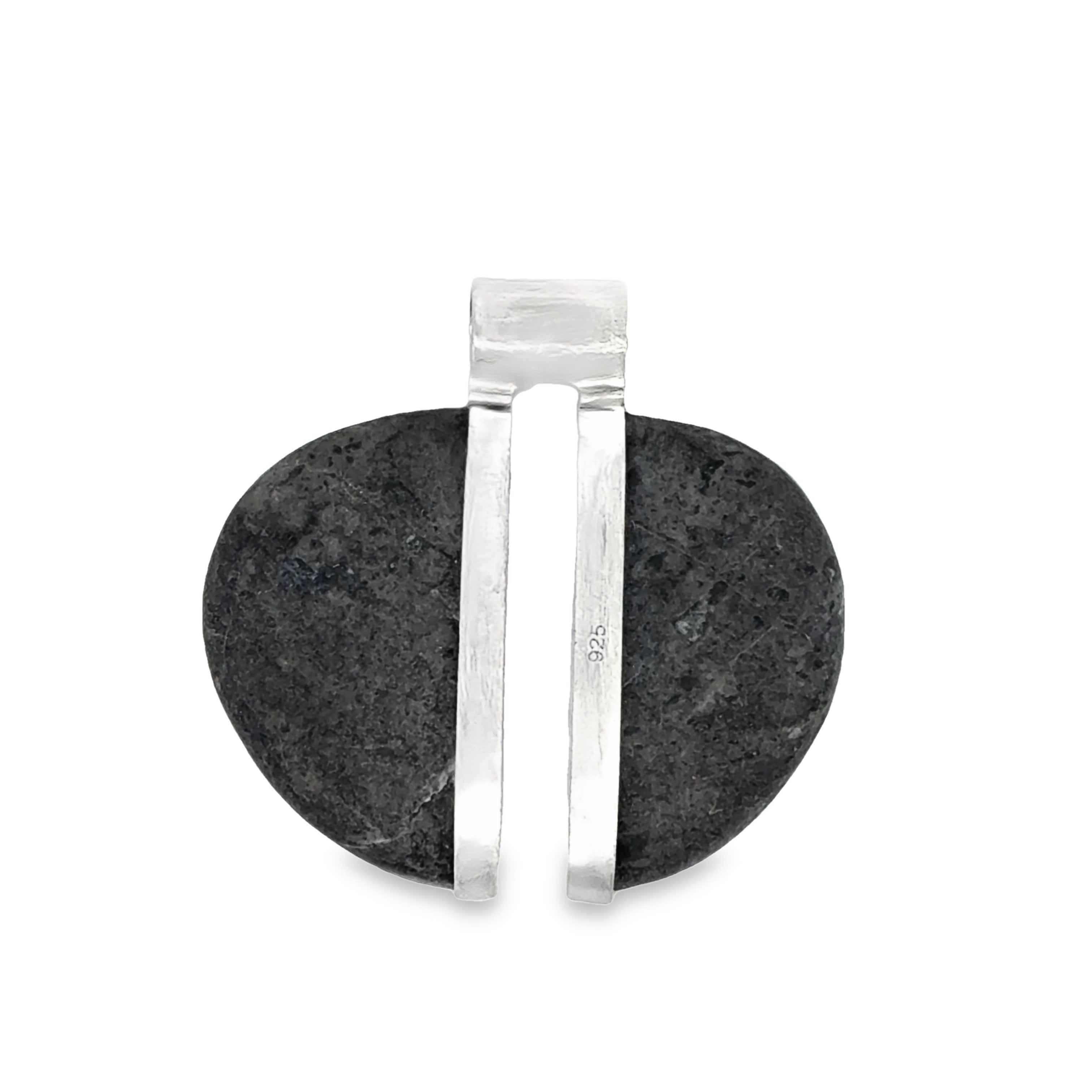 Kiesel und Silber, Anhänger
