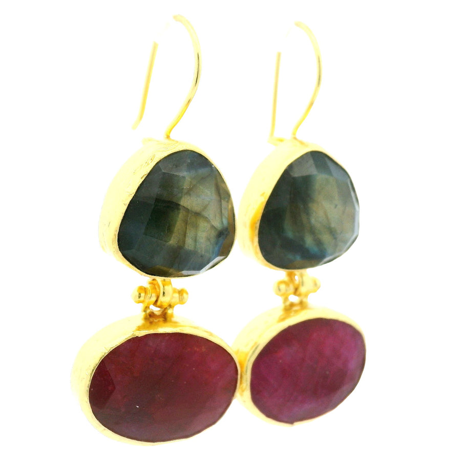 Ohrring aus Messing, vergoldet, Rubin und  Labradorit
