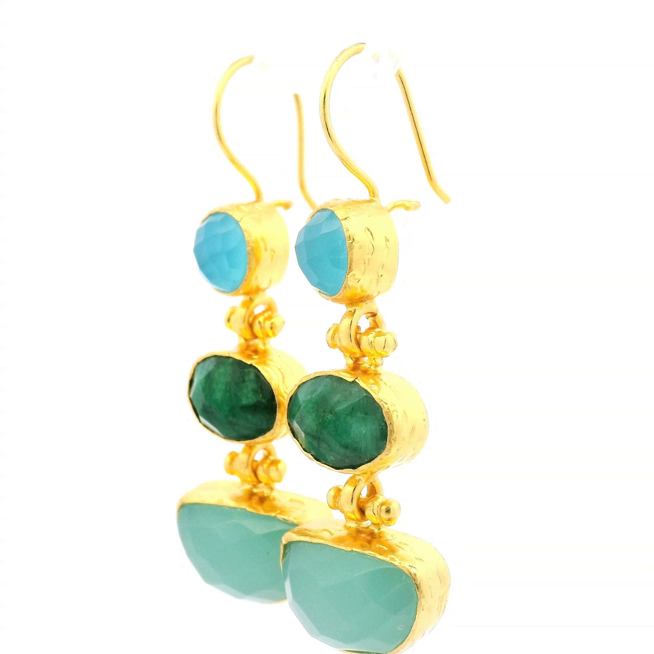 Ohrring aus Messing, vergoldet, Aquachalcedon, blauer Chalcedon, Smaragdquarz