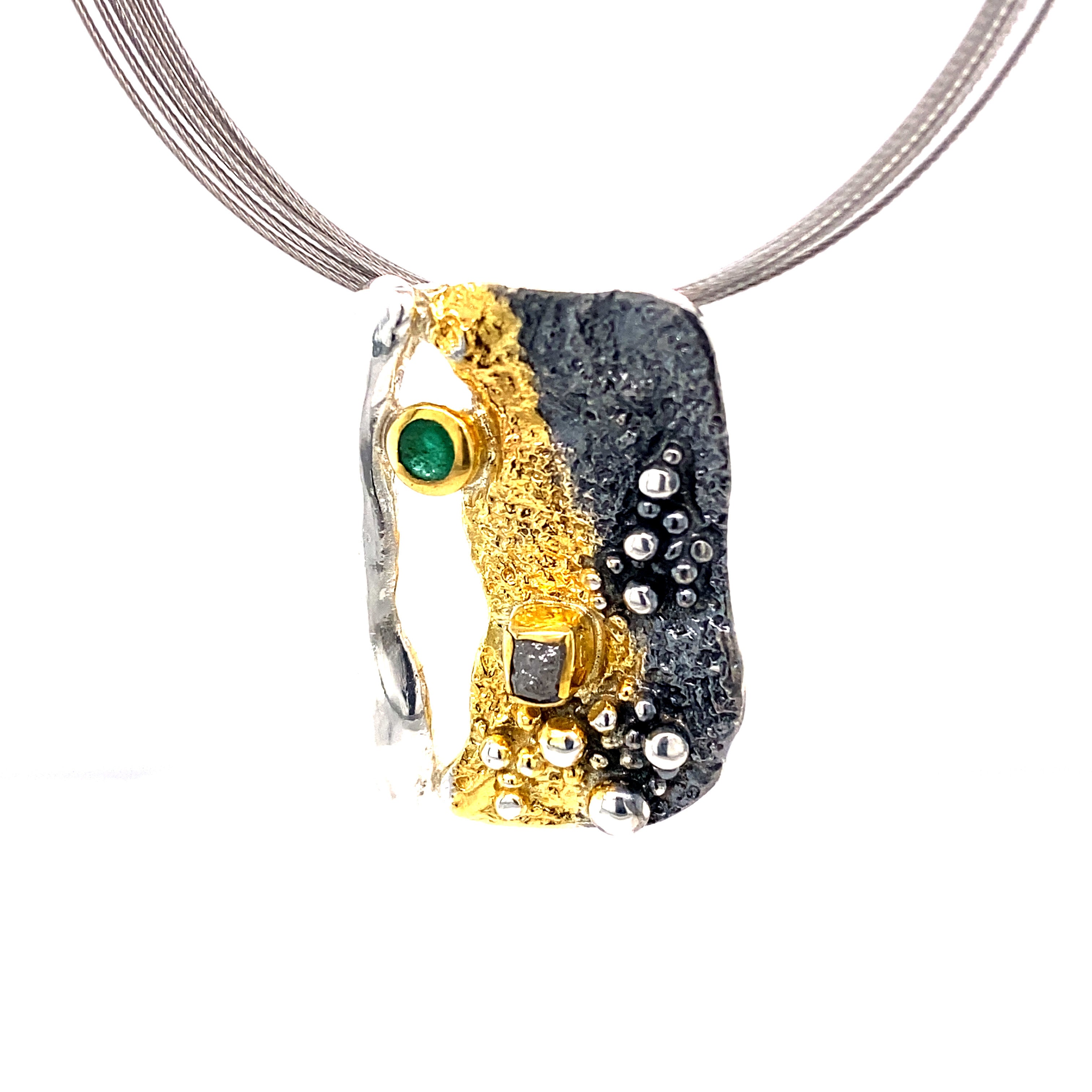 Anhänger Silber vergoldet mit einem Smaragd und einem Rohdiamanten