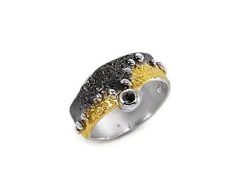 Silber geschwärzter und vergoldeter Ring mit einem schwarzen Diamanten, Gr. 56