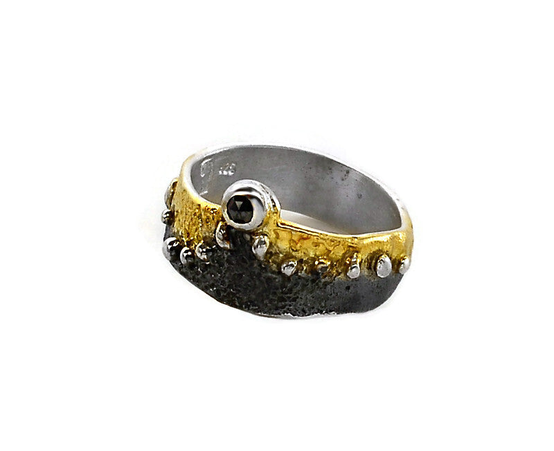 Silber geschwärzter und vergoldeter Ring mit einem schwarzen Diamanten, Gr. 56