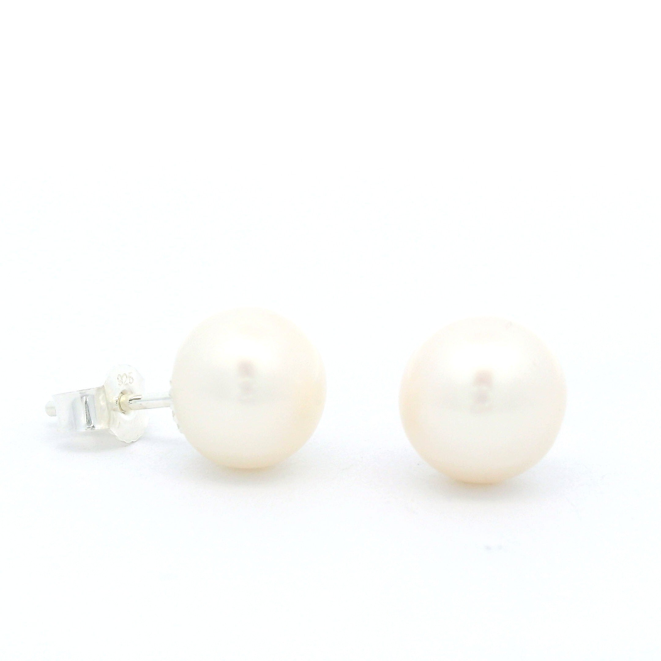 weisse Süsswasserperle Button und Silber Stecker, 8 mm - AAAA Qualität