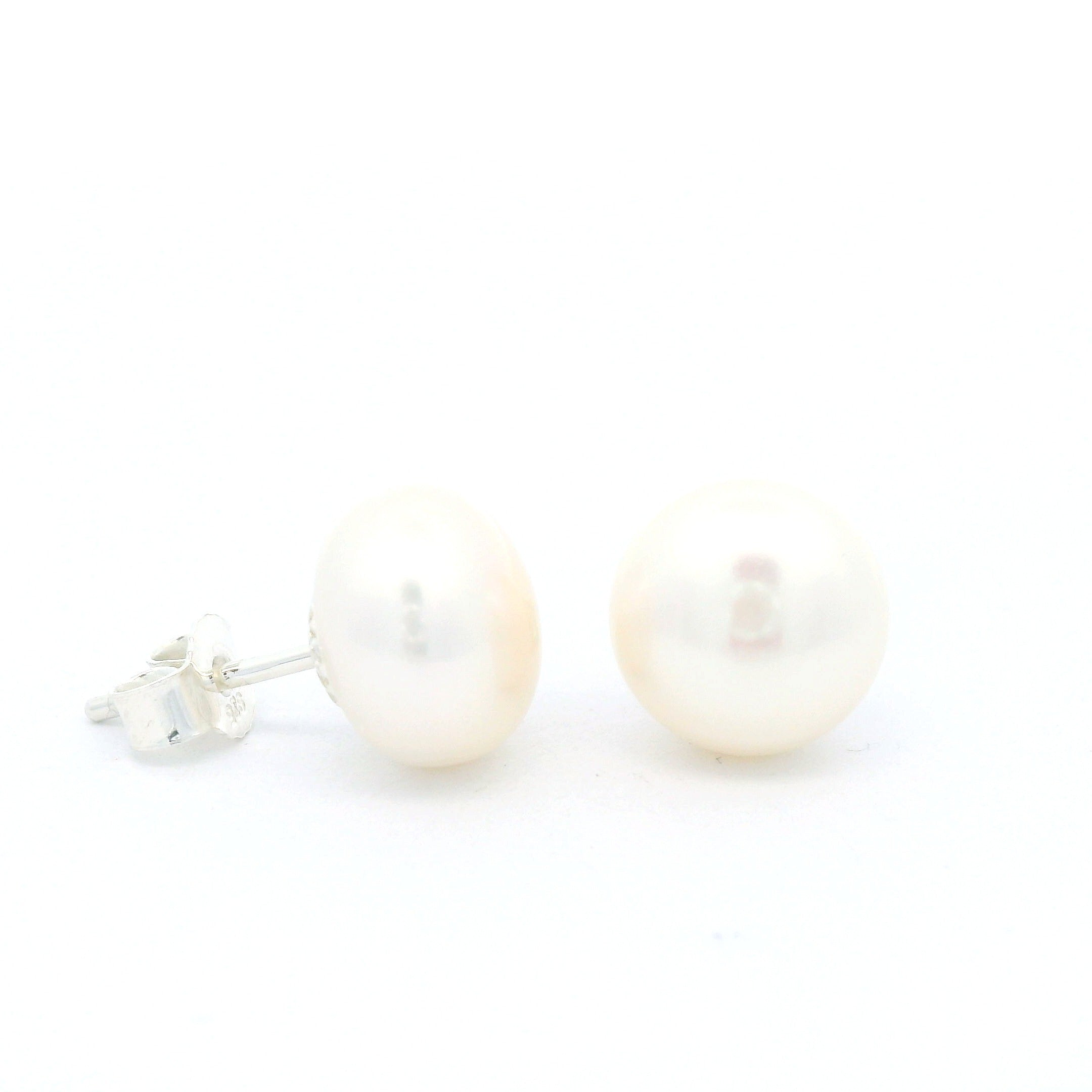 weisse Süsswasserperle Button und Silber Stecker, 9 mm - AAAA Qualität