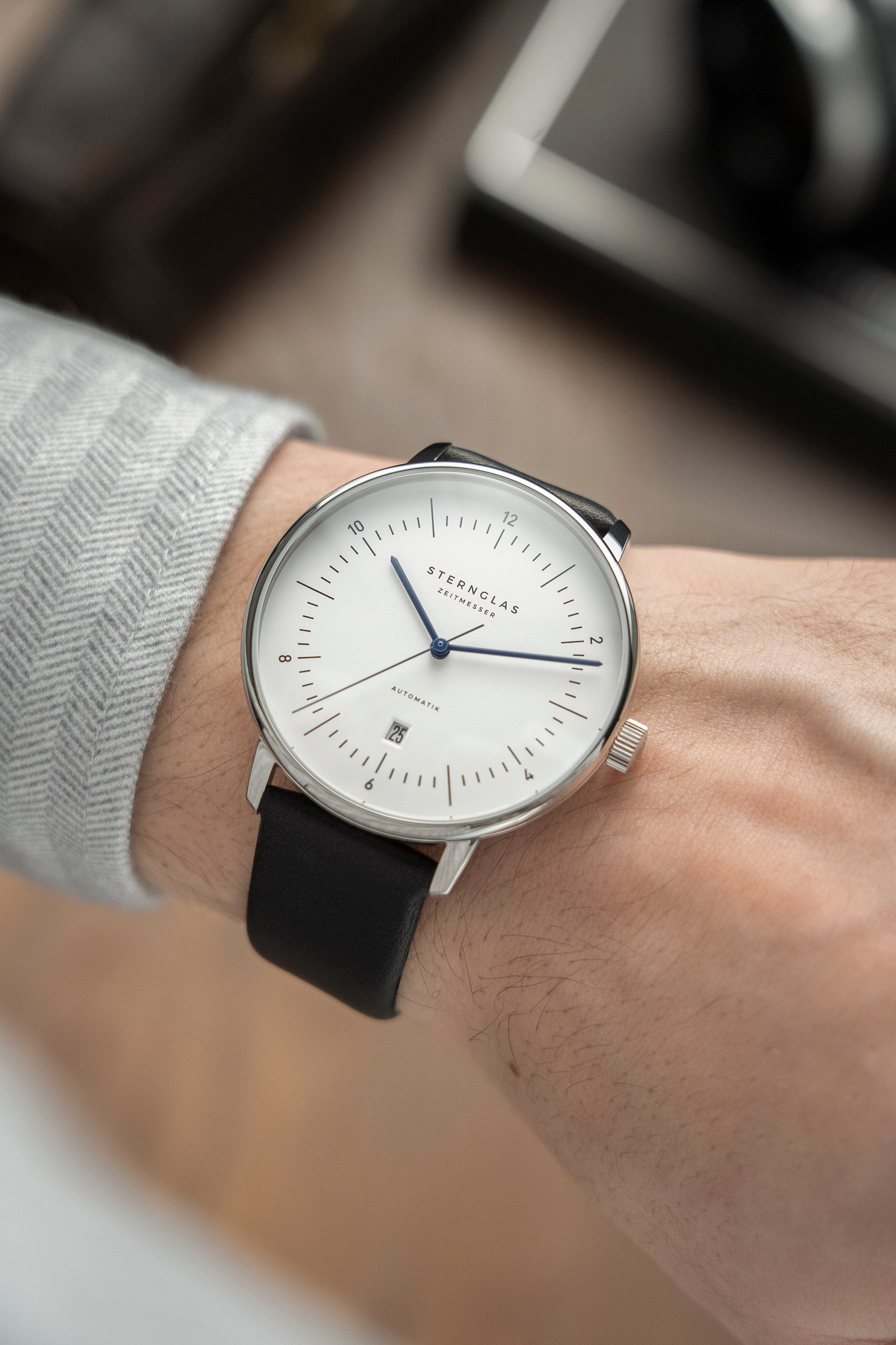 Naos XL weiss silber / Premium schwarz - 42 mm Quarz