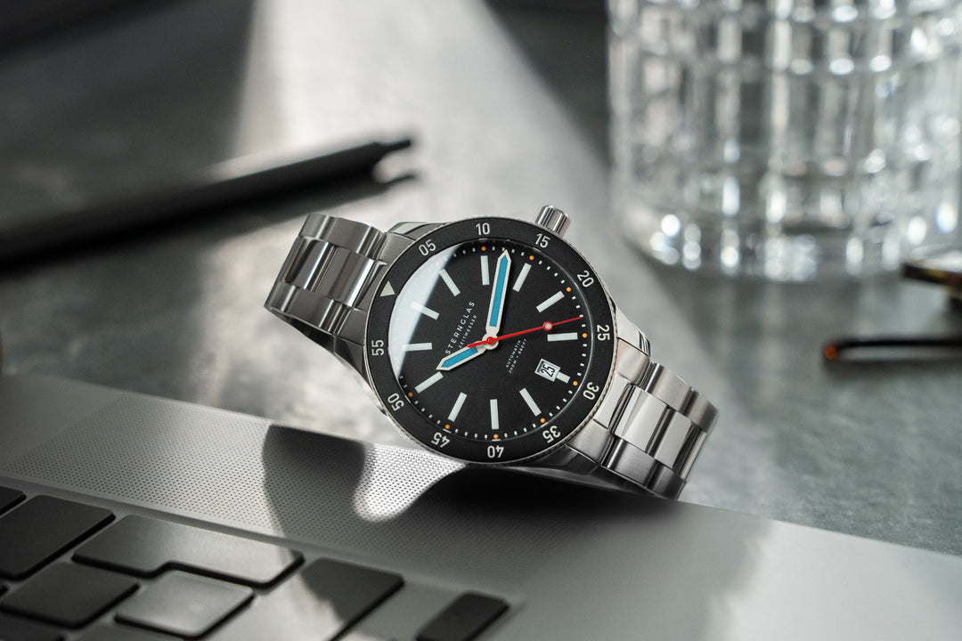 Marus 2.0 - schwarz - rot - silber - Edelstahlband