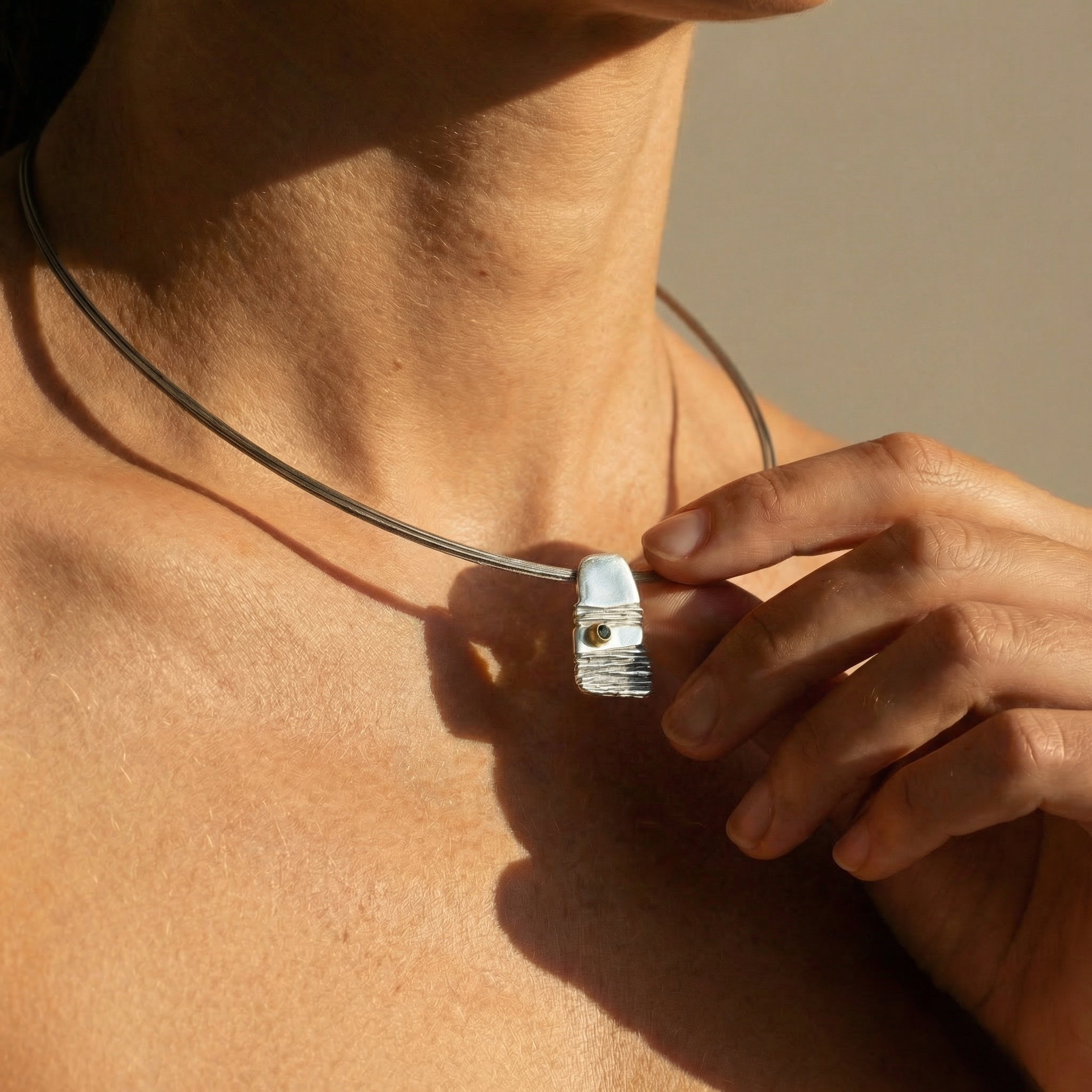 Anhänger 925 Silber, geschwärzt & vergoldet, mit schwarzem Diamant