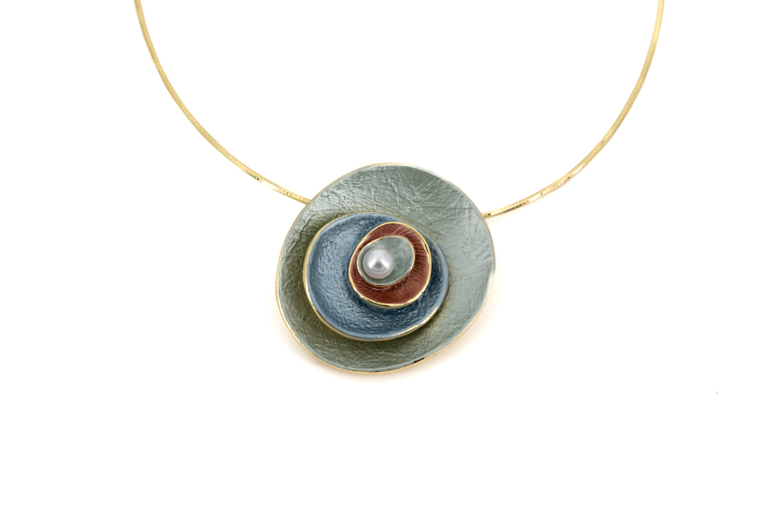 Collana filo semi rigido corto zama perilina centrale