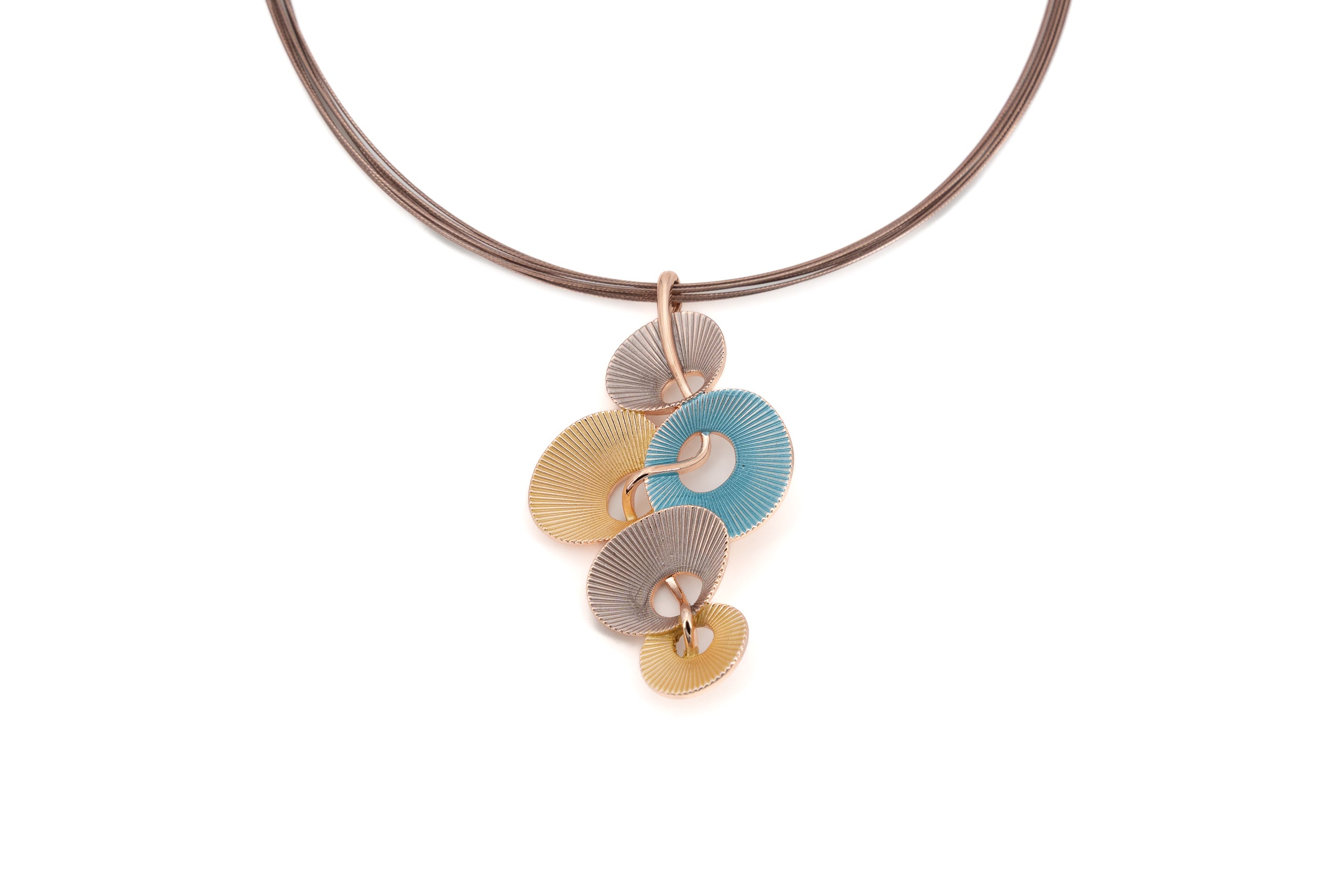 Collana fili acciaio corta zama cinque conchiglie