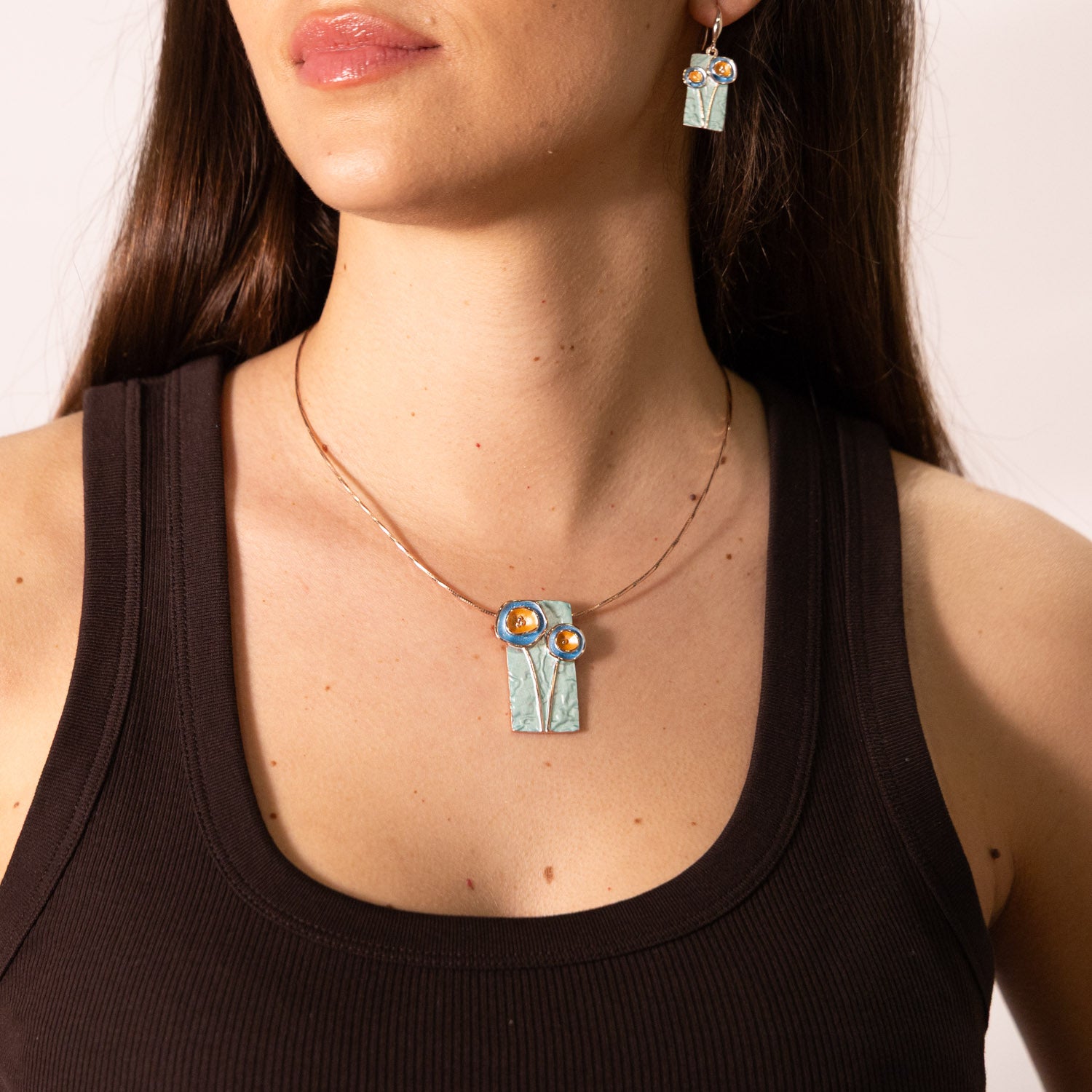 Collana fili acciaio corta zama rettangolo due fiori