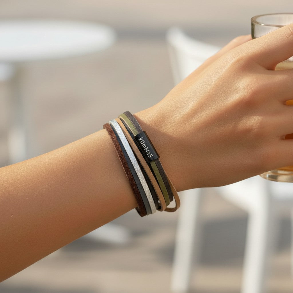 Peter Bijoux Modeschmuck Jack bracelet: faux leather, 6 strands in natural tones, double wrap design with stainless steel magnetic clasp.