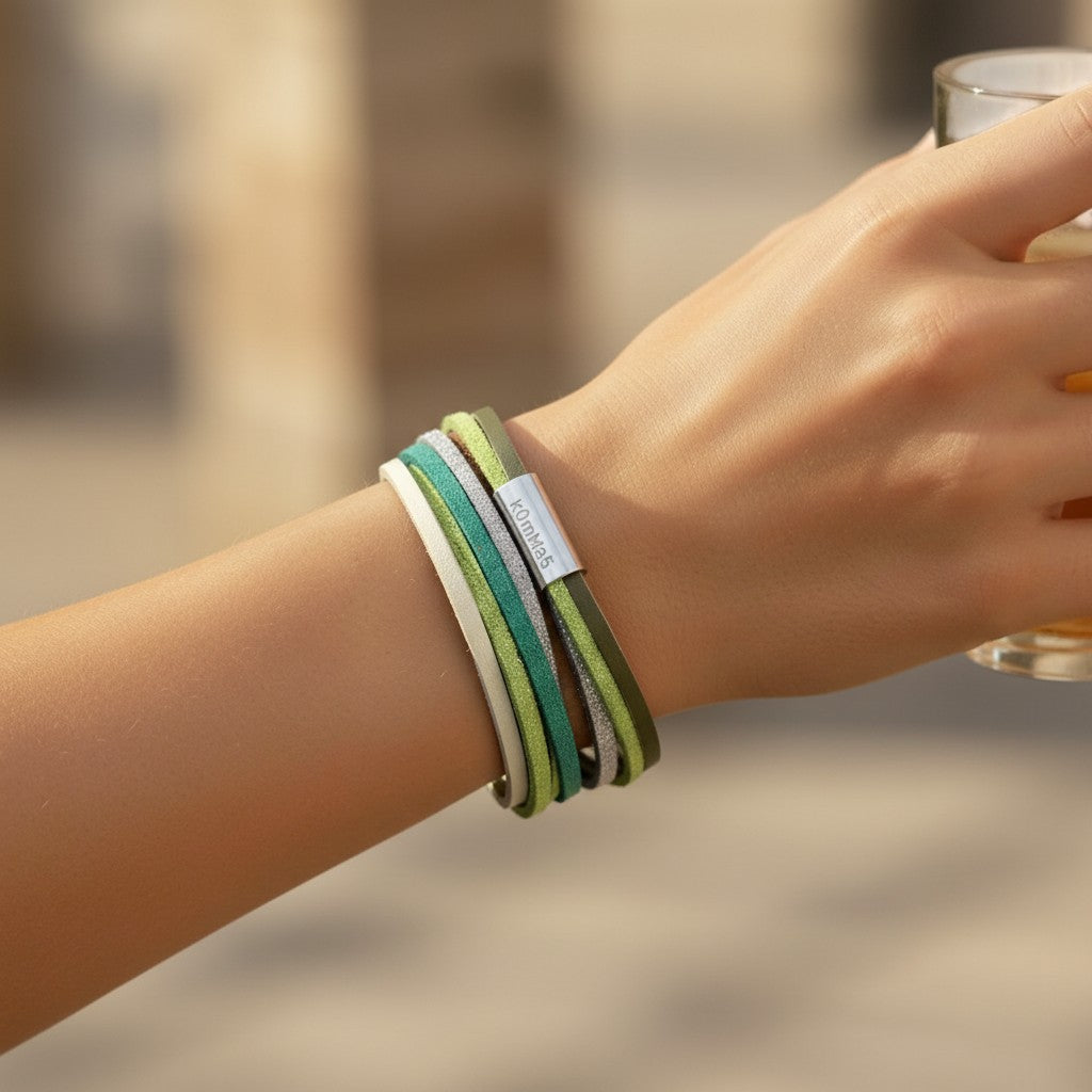 Peter Bijoux Modeschmuck Laura bracelet with 6 faux leather strands in green, beige, and grey tones, double-wrapped with a silver magnetic clasp.