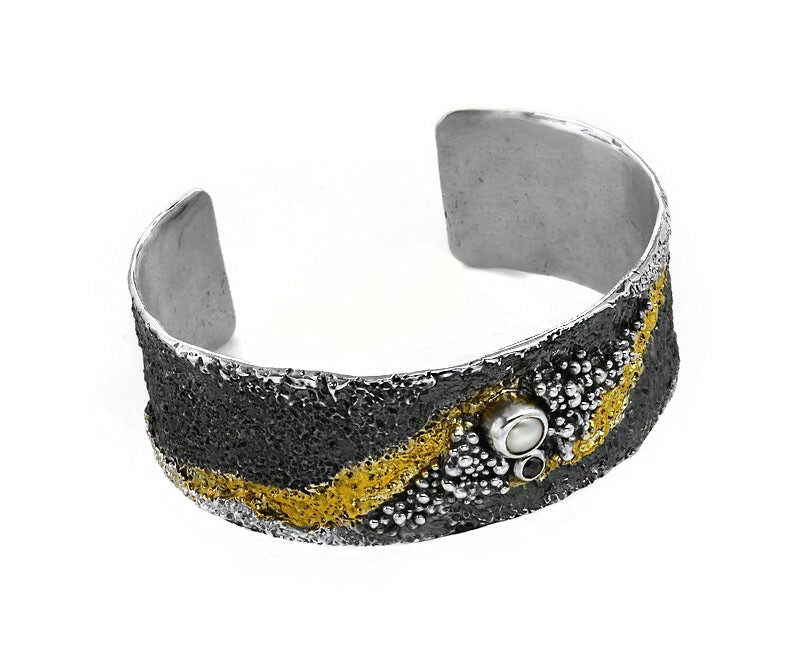 Bracciale rigido in argento placcato oro, diamante nero e perla d'acqua dolce